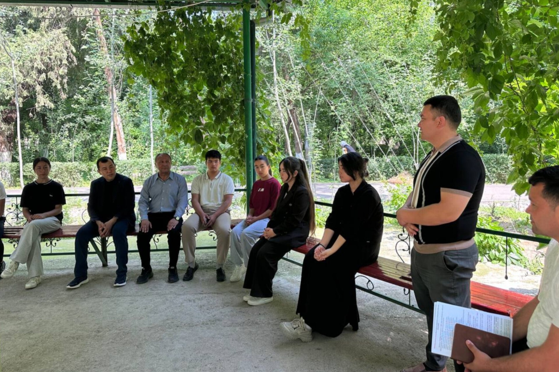 Boyovut tumani “Markaz” mahallasida Quyi Sirdaryo irrigatsiya tizimlari havza boshqarmasi rahbari ishtirokida biriktirilgan hamda mahalladagi ishsiz yoshlar bilan ochiq muloqot o‘tkazildi.