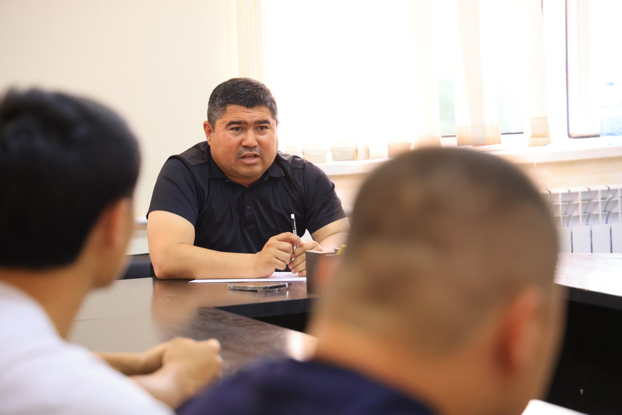 Sirdaryo viloyati sport boshqarmasi boshlig‘i Anvar Buranov tomonidan Xovos tumanida sportchi  yoshlar bilan samimiy va ochiq muloqot tashkil etildi.
