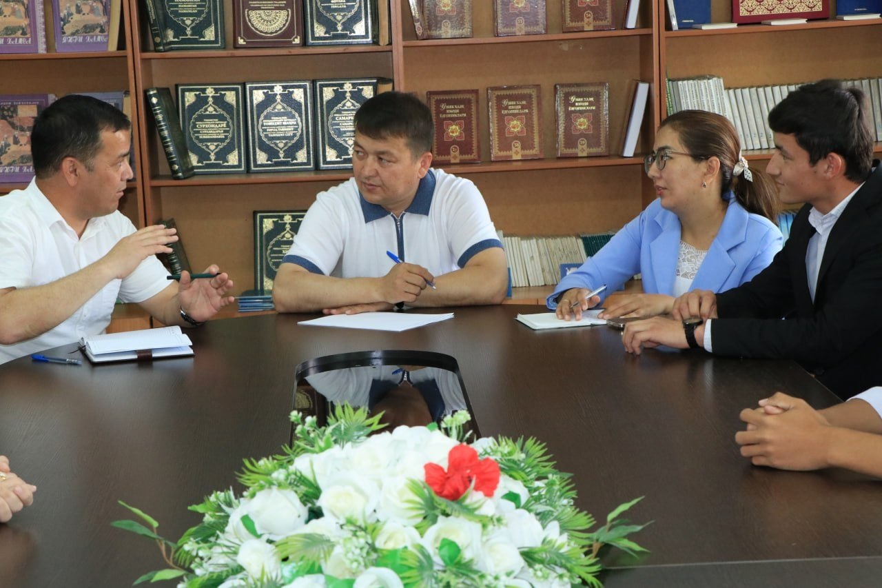 Guliston ixtisoslashtirilgan san’at maktabida Sirdaryo viloyati Madaniyat boshqarmasi boshlig‘i Jasur Egamberdiyevning yoshlar bilan ochiq muloqoti tashkil etildi.