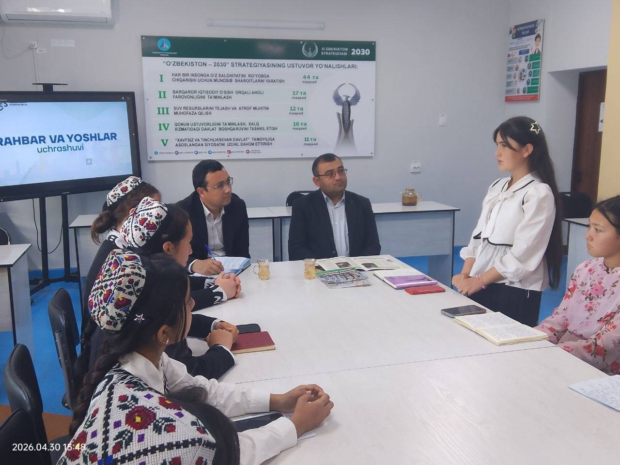“Rahbar va yoshlar uchrashuvi” doirasida Respublika Ma’naviyat va ma’rifat markazi Sirdaryo viloyati bo‘limi rahbari Murodjon Xaitov Sayxunobod tumani yoshlari bilan uchrashdi.